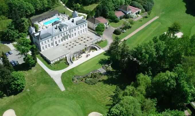 Les Echos :  Zaya Younan l'Américain qui collectionne les Châteaux en France